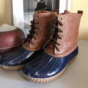 Duck boots